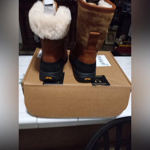 Grandpa’s never worn BRAND NEW UGG BOOTS - Picture 10 of 10